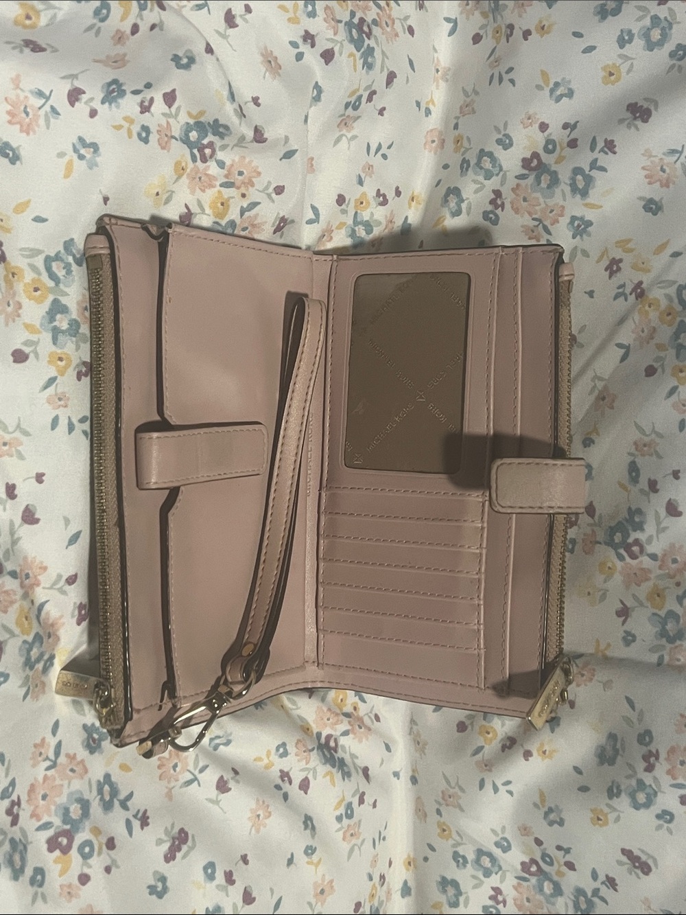 Michael Kors Blush Pink Signature Wristlet Wallet - Picture 3 of 8